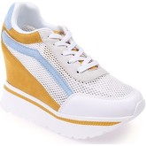 Chaussures La Modeuse Baskets compensées blanches, bleues et jaune moutarde