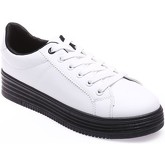 Chaussures La Modeuse Baskets bicolores blanc et noir à semelle épaisse