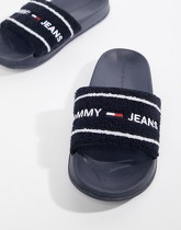 Tommy Jeans - Sandales en tissu éponge avec logo drapeau - Bleu marine - Navy
