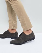 ASOS - Chaussures richelieu casual en daim avec semelle effet vieilli - Gris - Gris