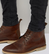 ASOS DESIGN - Desert boots pointure large en cuir avec détail en daim - Fauve - Fauve
