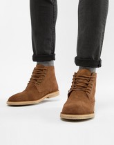 ASOS DESIGN - Desert boots en daim avec détail en cuir - Fauve - Fauve